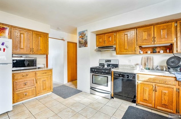 1 Brookside Ave, Elmwood Park NJ  07407-1950 exterior