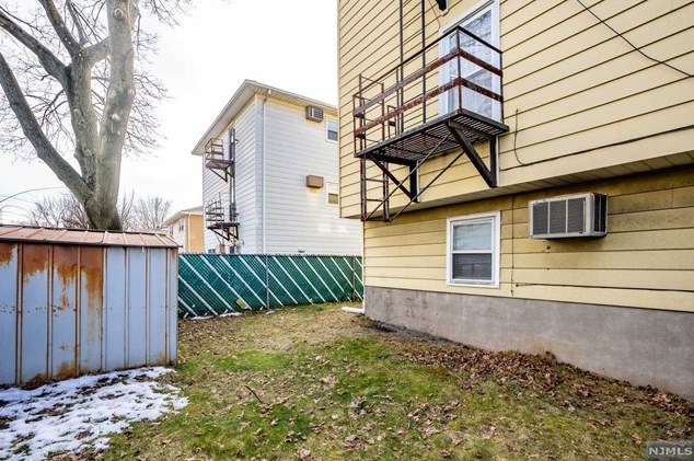 1 Brookside Ave, Elmwood Park NJ  07407-1950 exterior