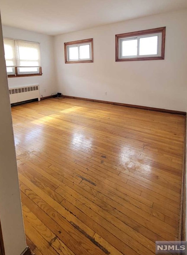 443 Thomas Ave, Lyndhurst, NJ 07071