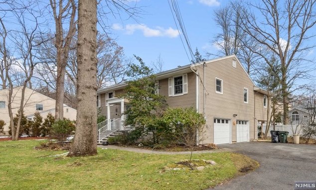 538 Clark Rd, Paramus, NJ 07652-5606