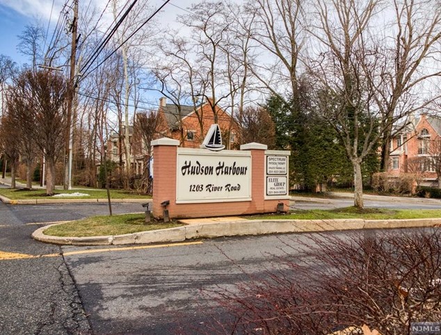 1203 River Rd #16c, Edgewater, NJ 07020