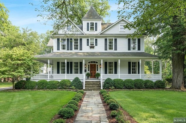 435 Brookside Ave, Allendale, NJ 07401