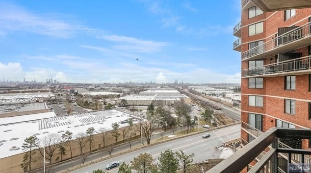 1105 Harmon Cove Tower, Secaucus NJ 07094-1713 exterior
