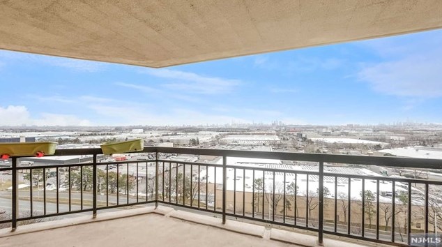 1105 Harmon Cove Tower, Secaucus NJ 07094-1713 exterior