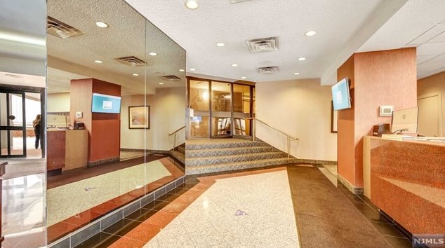 1105 Harmon Cove Tower, Secaucus NJ 07094-1713 exterior