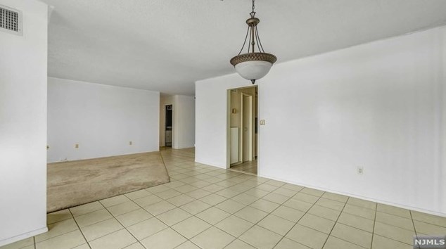 1105 Harmon Cove Tower, Secaucus NJ 07094-1713 exterior