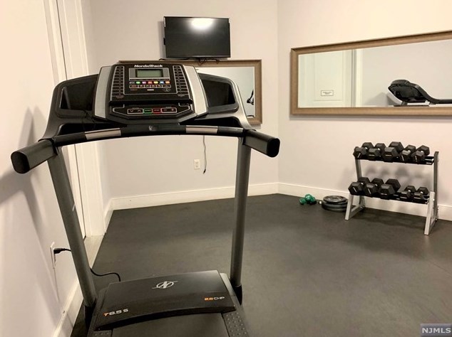 65 Fleet St, Jersey City NJ 07306-2214 exterior