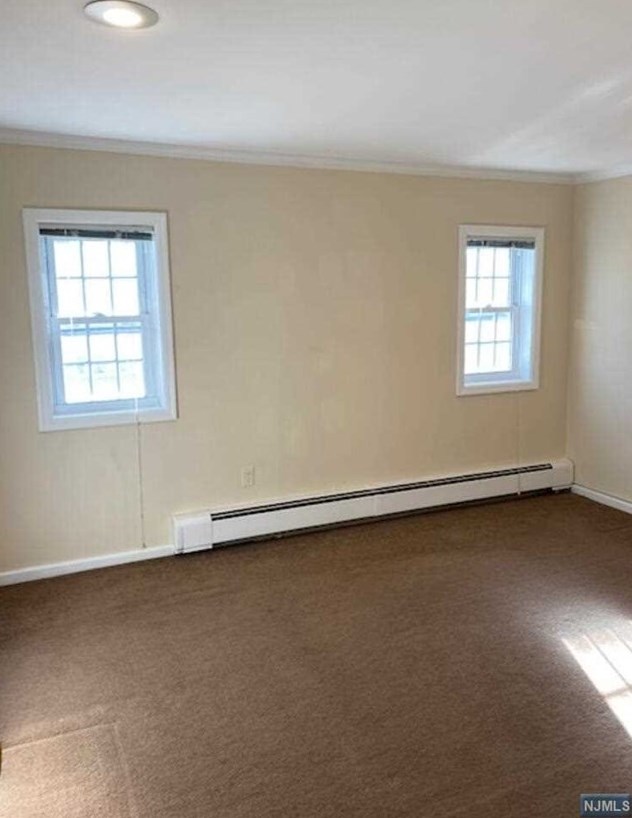 21 Bergen Ave, Bergenfield NJ 07621-2308 exterior