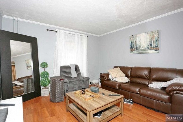 21 Bergen Ave, Bergenfield NJ 07621-2308 exterior