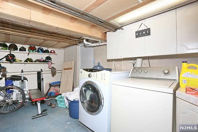 21 Bergen Ave, Bergenfield NJ 07621-2308 exterior