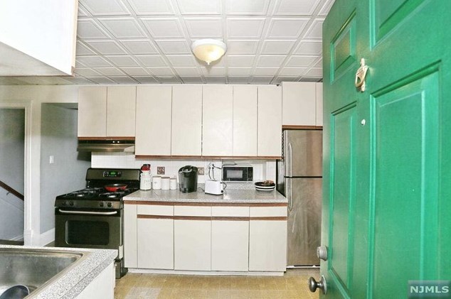 21 Bergen Ave, Bergenfield NJ 07621-2308 exterior