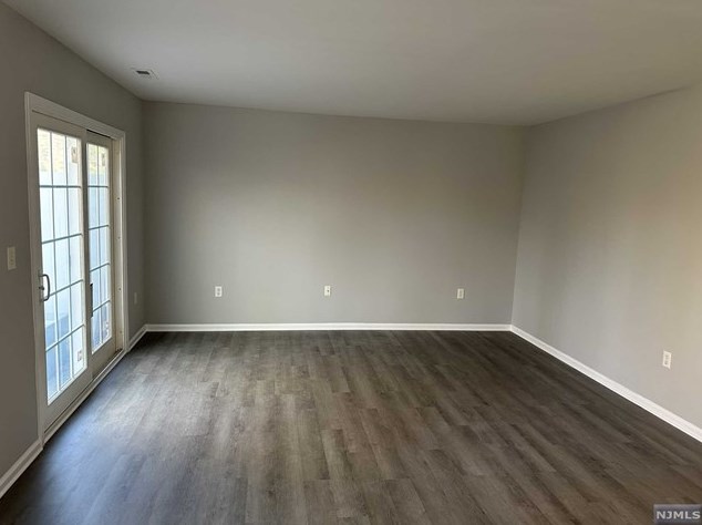 1 Topeka Ct, Tinton Falls NJ  07712-7507 exterior