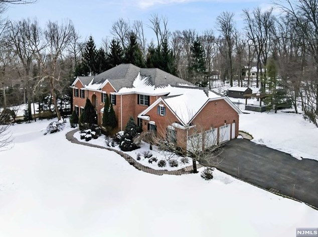 441 Devonshire Dr, Franklin Lakes, NJ 07417