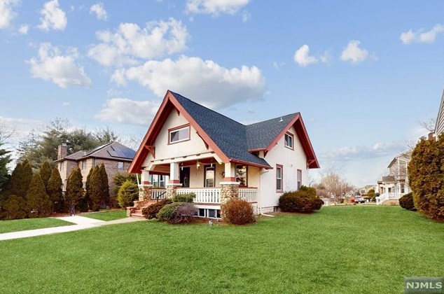 140 Howland Ave, River Edge, NJ 07661