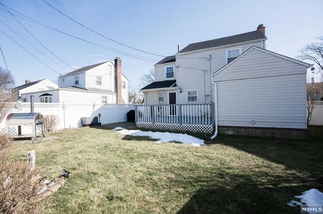 111 Elmwood Dr, Elmwood Park NJ  07407-1746 exterior