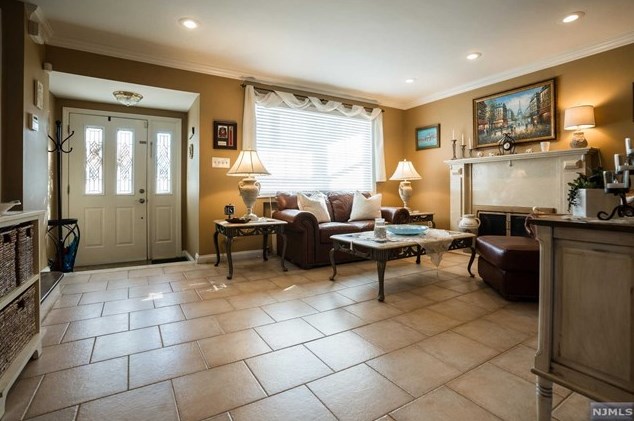 111 Elmwood Dr, Elmwood Park NJ  07407-1746 exterior