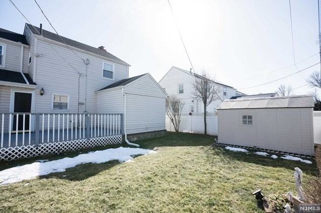 111 Elmwood Dr, Elmwood Park NJ  07407-1746 exterior