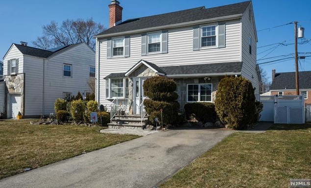 111 Elmwood Dr, Elmwood Park, NJ 07407-1746