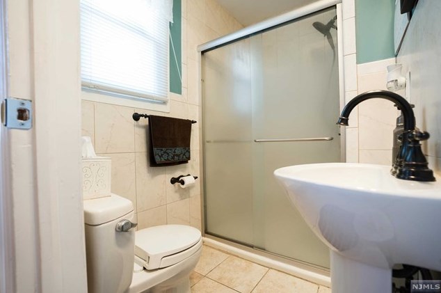 111 Elmwood Dr, Elmwood Park NJ  07407-1746 exterior