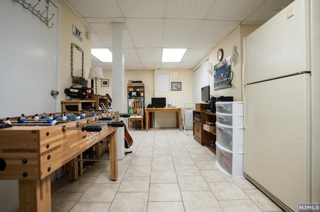 111 Elmwood Dr, Elmwood Park NJ  07407-1746 exterior