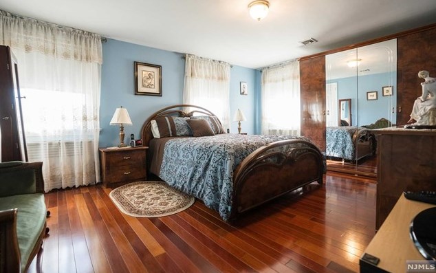 111 Elmwood Dr, Elmwood Park NJ  07407-1746 exterior