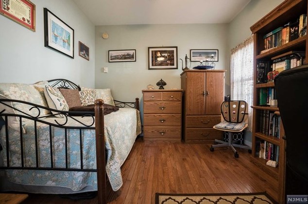 111 Elmwood Dr, Elmwood Park NJ  07407-1746 exterior