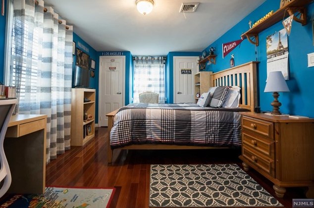 111 Elmwood Dr, Elmwood Park NJ  07407-1746 exterior