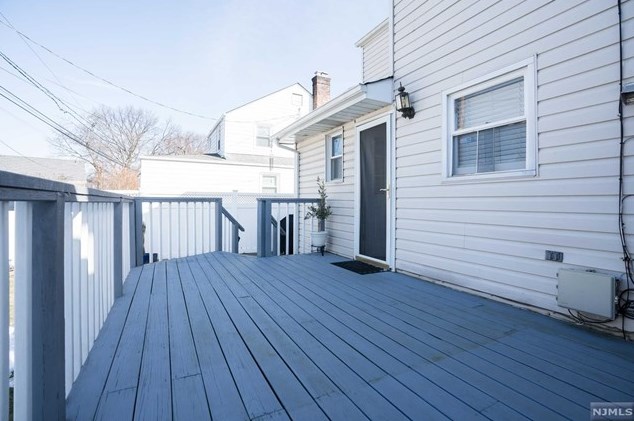 111 Elmwood Dr, Elmwood Park NJ  07407-1746 exterior