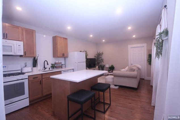 228 Main St #2w, Little Ferry, NJ 07643