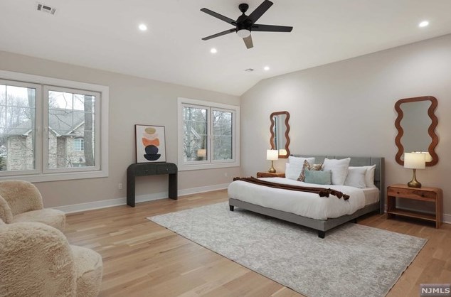 69 Grandview Ave, Upper Saddle River NJ 07458-2127 exterior