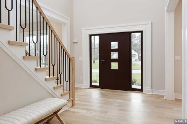 69 Grandview Ave, Upper Saddle River NJ 07458-2127 exterior