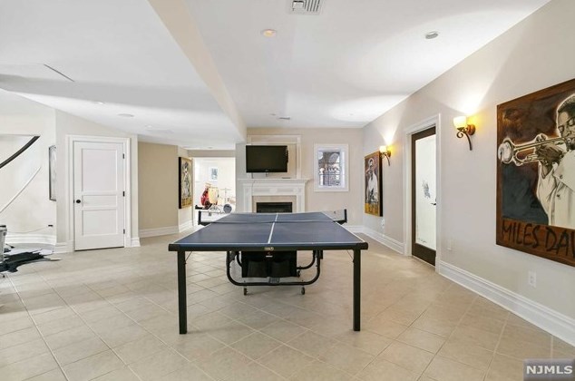 49 Buckingham Rd, Tenafly NJ 07670-3101 exterior