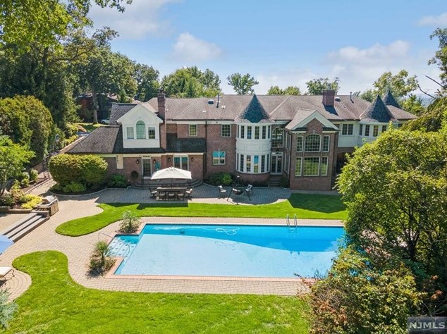 49 Buckingham Rd, Tenafly NJ 07670-3101 exterior