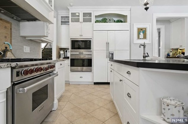 49 Buckingham Rd, Tenafly NJ 07670-3101 exterior