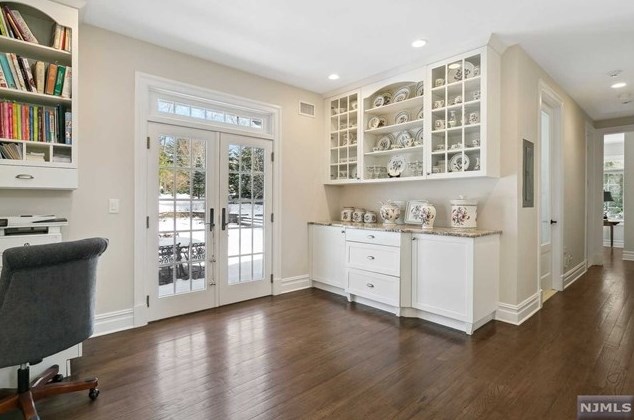 49 Buckingham Rd, Tenafly NJ 07670-3101 exterior