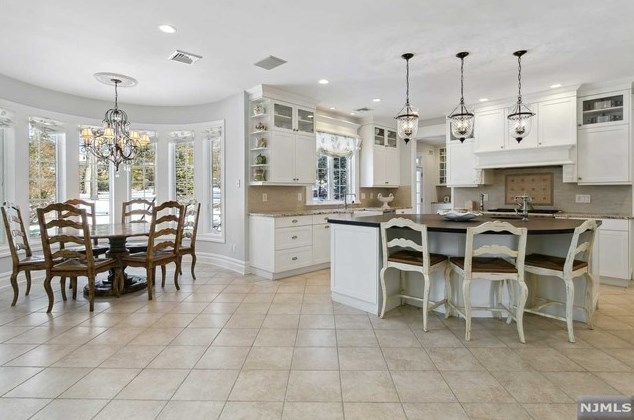 49 Buckingham Rd, Tenafly NJ 07670-3101 exterior