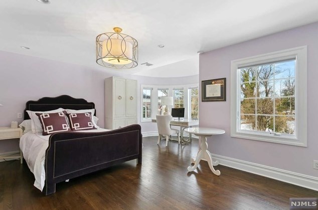 49 Buckingham Rd, Tenafly NJ 07670-3101 exterior