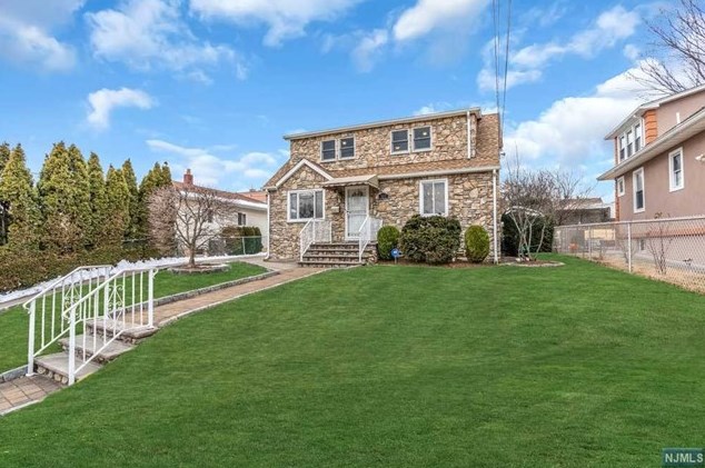 517 Weart Ave, Lyndhurst, NJ 07071