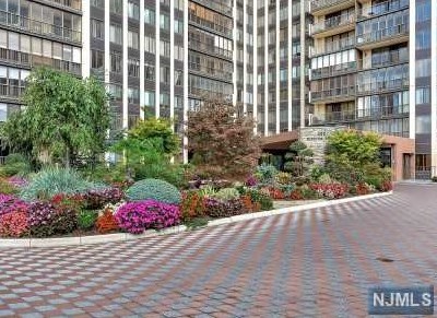 300 Winston Dr #411, Cliffside Park, NJ 07010