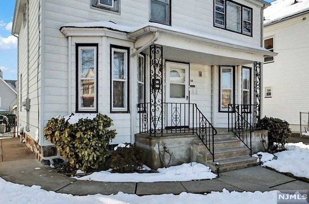 20 Argyle Pl, Kearny NJ  07032-2704 exterior