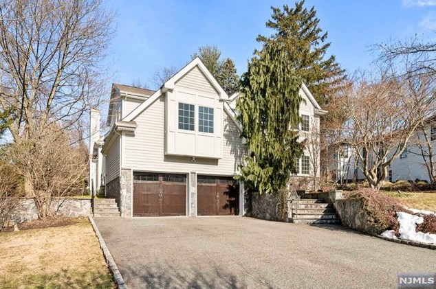 31 Royden Rd, Tenafly, NJ 07670