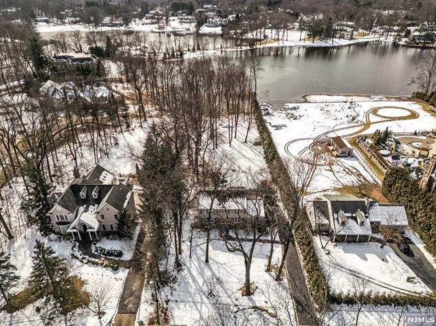 1032 Dogwood Trail, Franklin Lakes, NJ 07417