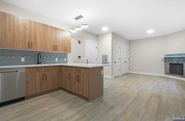 212 70th St #203, West New York, NJ 07093