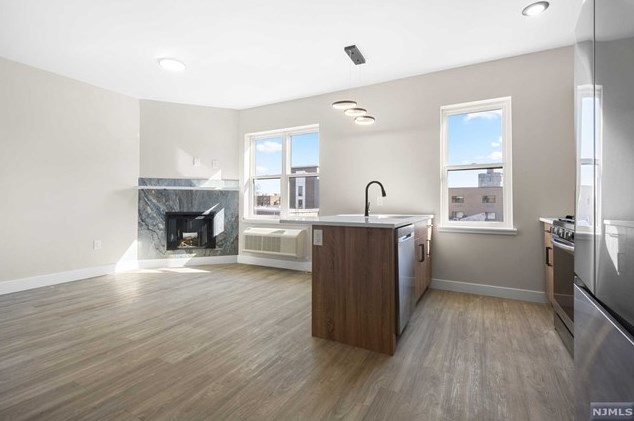 212 70th St #205, West New York, NJ 07093