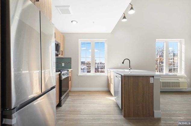 212 70th St #403, West New York, NJ 07093