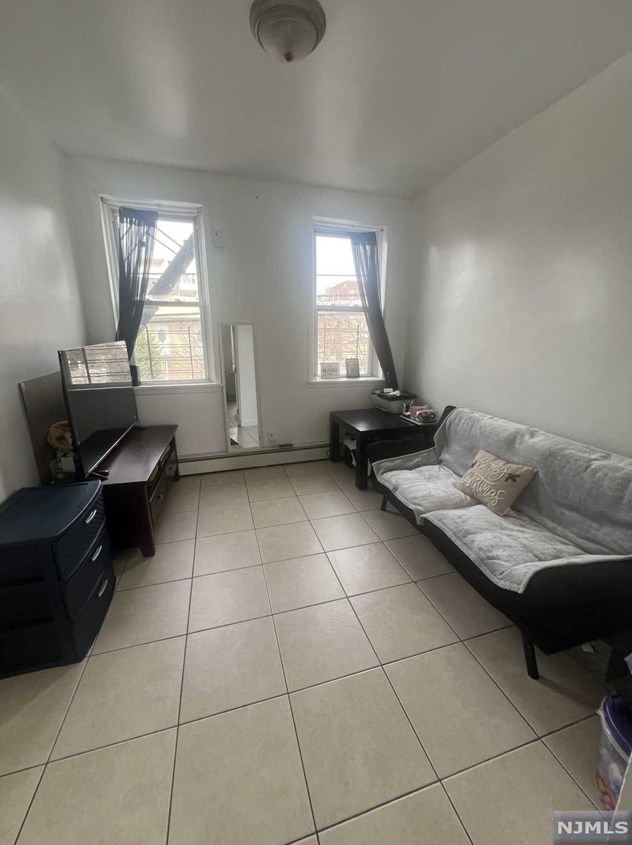214 Farnham Ave, Lodi, NJ 07644