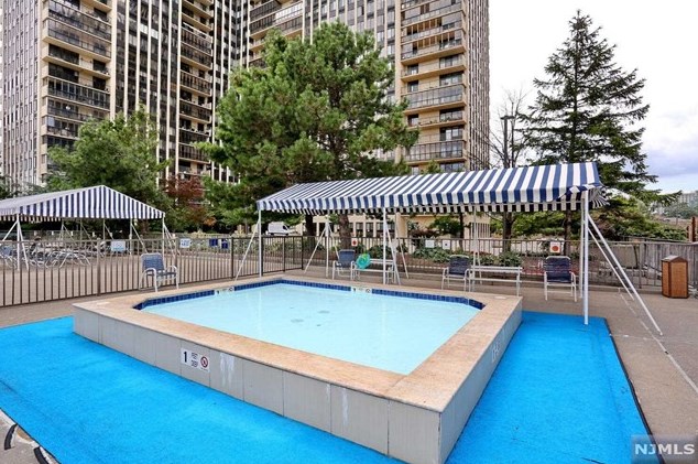 200 Winston Dr, Cliffside Park NJ  07010-3214 exterior