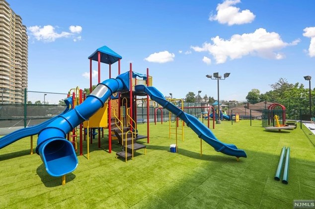 555 North Ave #6k, West Fort Lee, NJ 07024