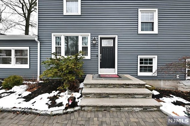 42 Rosslee Ave, Paterson, NJ 07508