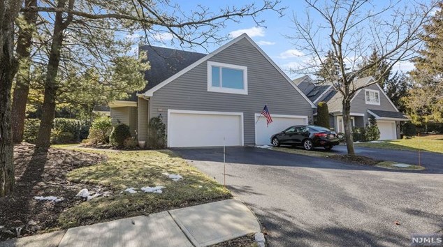285 Barnstable Dr, Wyckoff, NJ 07481